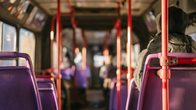 Die besten ÖPNV‑Apps für Pendler: Stressfrei mit Bus und Bahn ans Ziel